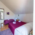 Apartment In Petrcane By The Sea Lägenhet