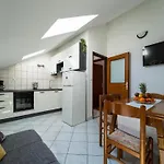 Lägenhet Apartment In Petrcane By The Sea *