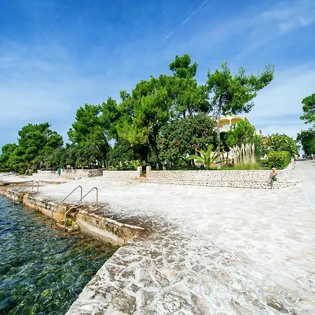 Apartment In Petrcane By The Sea Apartman