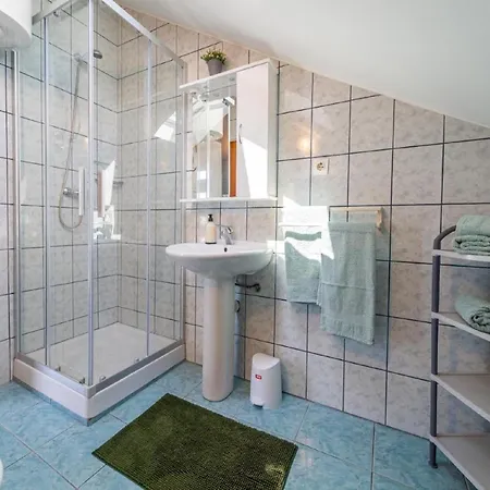 Apartment In Petrcane By The Sea Apartman *