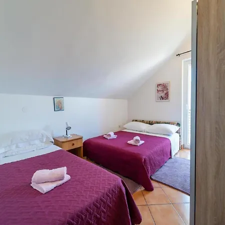 Apartment In Petrcane By The Sea Apartman