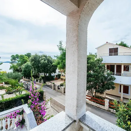 Апартаменты In By The Sea *
