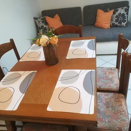 Apartment Comfortable Apartment With Balcony In A Quiet Area Petrcane