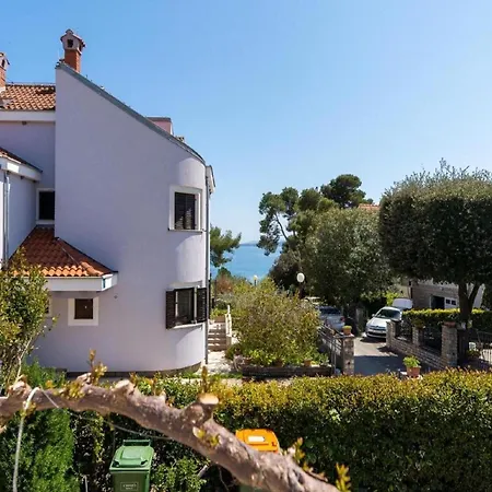 Comfortable Apartment With Balcony In A Quiet Area Apartment