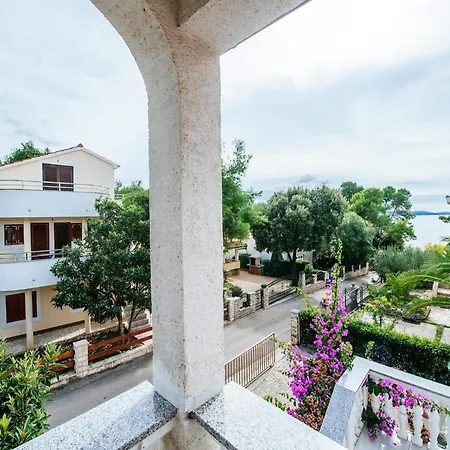 In By The Sea Apartman *